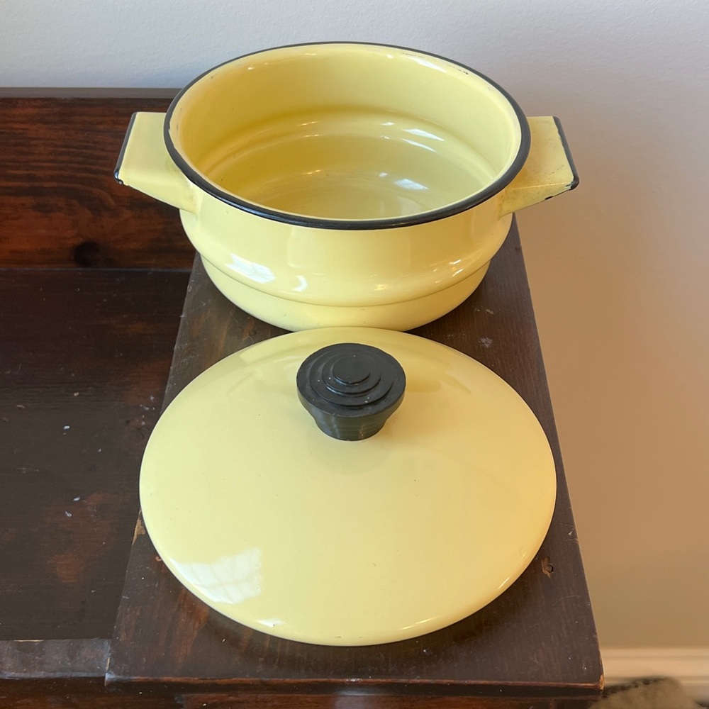 Yellow and Black Enamelware Stock Pot - Picture 4 of 6